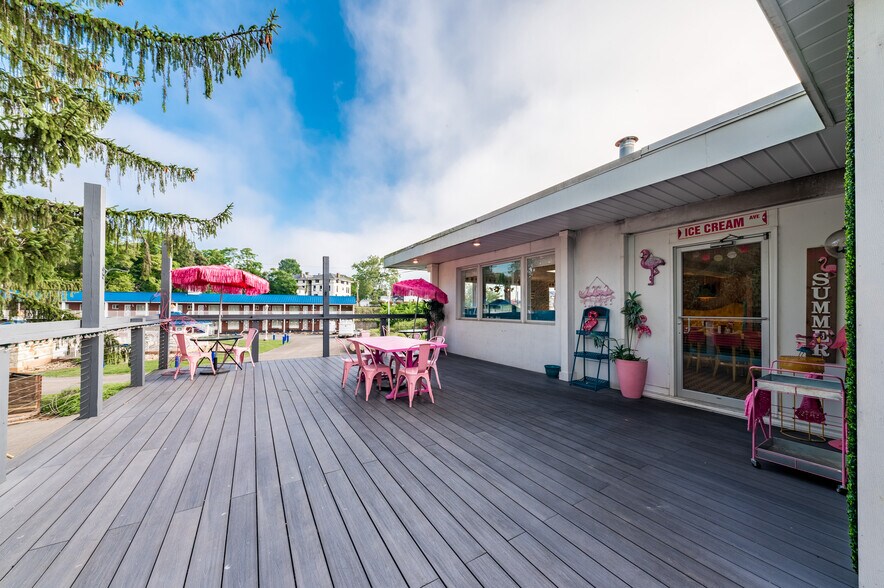 More Photos Of 1111 Fairmont Ave, Fairmont Restaurant For Sale