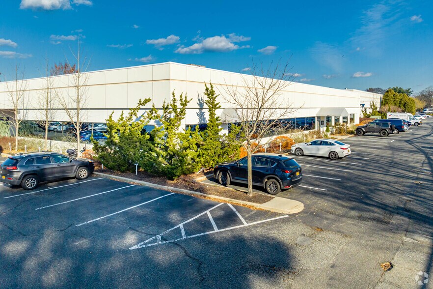 More Photos Of 300-360 Crossways Park Dr, Woodbury Office For Lease