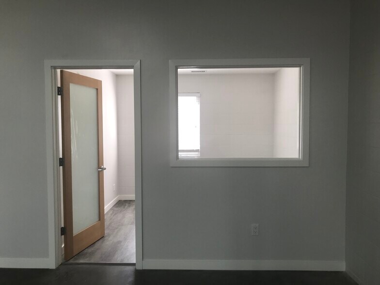 More Photos Of 126 Arena St, El Segundo Showroom For Lease