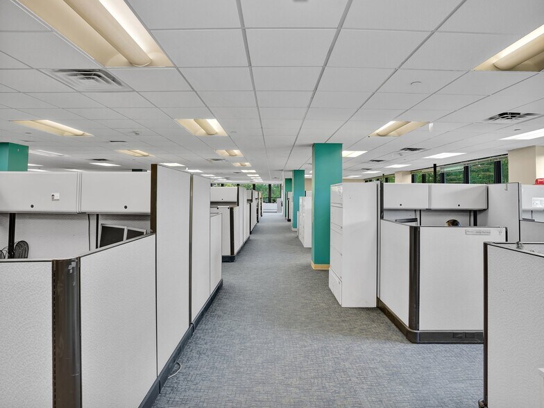 More Photos Of 120 Bloomingdale Rd, White Plains Office For Lease