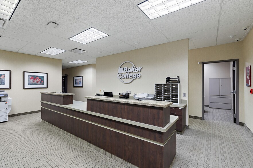 More Photos Of 34375 S Gratiot Ave, Clinton Township Office For Sale