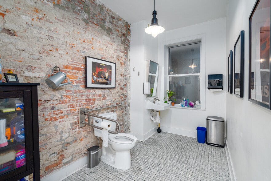 More Photos Of 519 S 5th St, Philadelphia Storefront Retail Residential For Sale