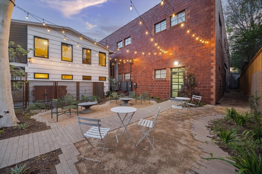 More Photos Of 2412 Bartlett St, Houston Loft Creative Space For Lease