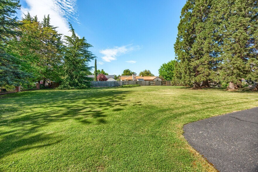 More Photos Of 2336 Table Rock Rd, Medford Freestanding For Sale