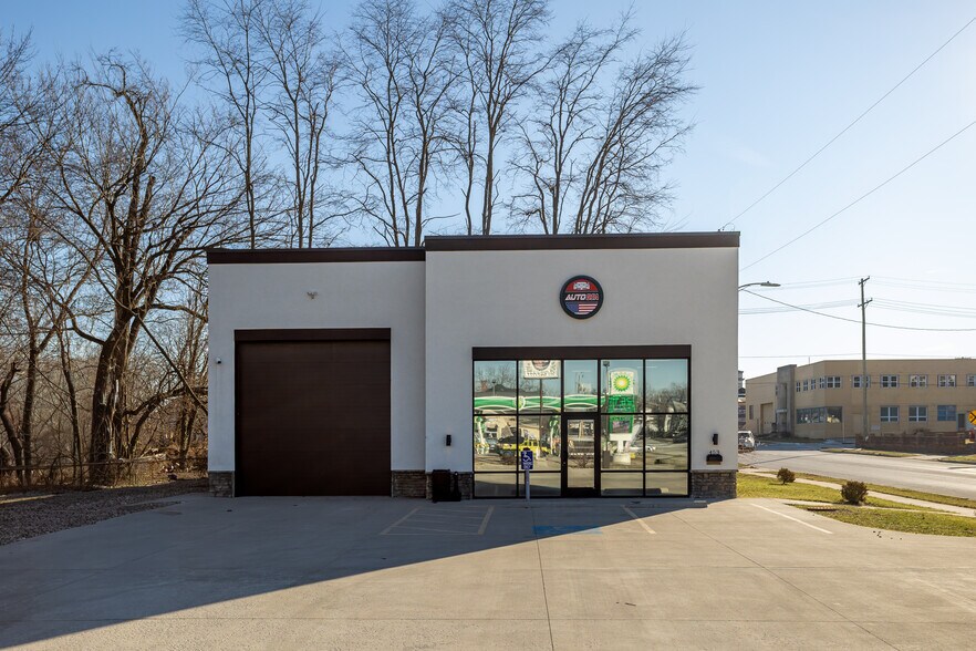 Primary Photo Of 453 N Jackson St, Frankfort Auto Dealership For Sale