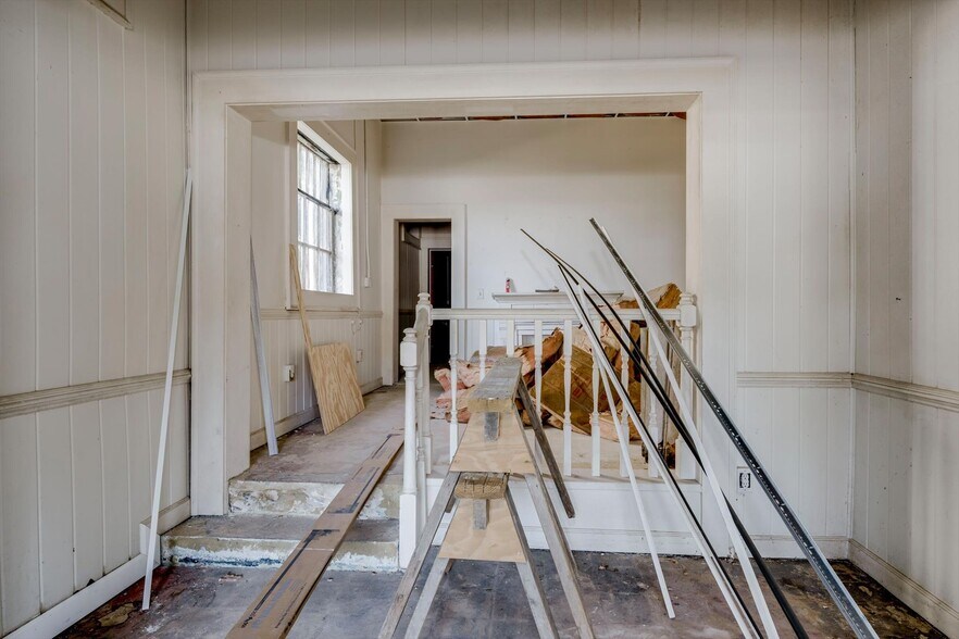 More Photos Of 111 Main Street, Lincolnton Flex For Sale