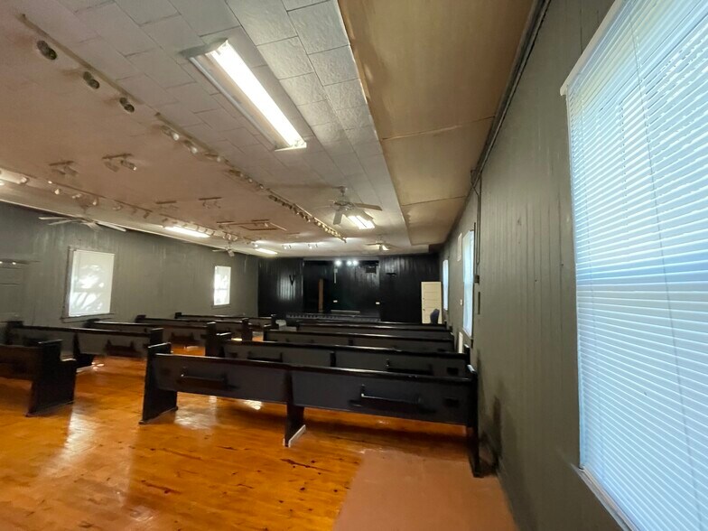 More Photos Of 109 Burney Rd, Seagrove Religious Facility For Lease