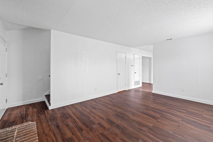 More Photos Of 6913 Wentworth Dr, Austin Multifamily For Sale