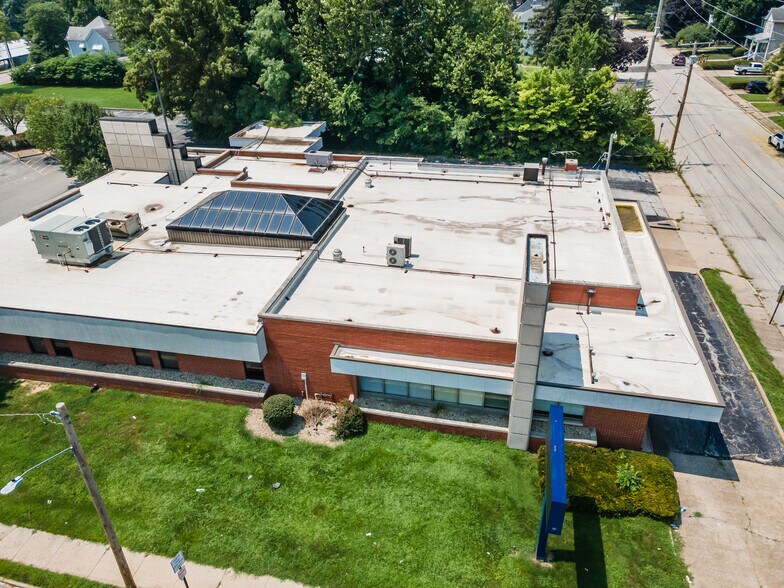 More Photos Of 1520 Washington Ave, Alton Bank For Sale