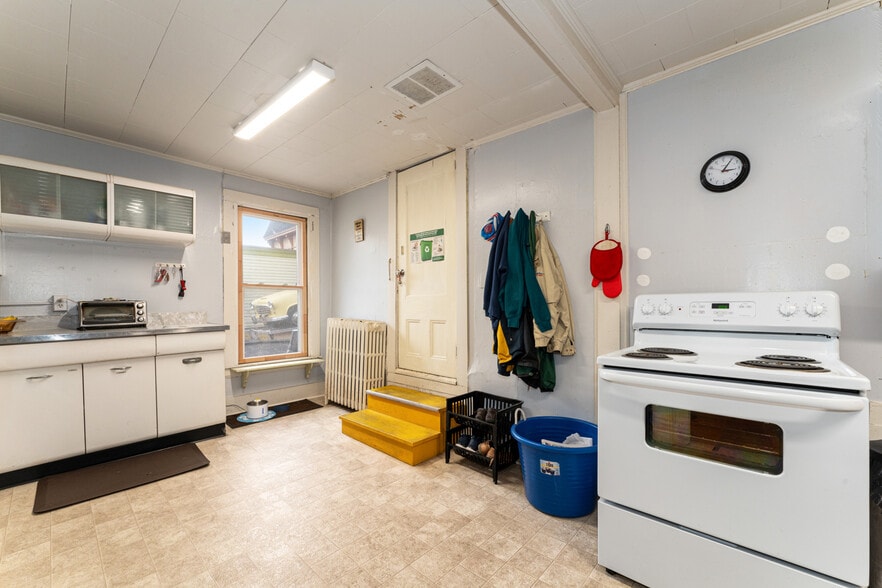 More Photos Of 19 Cottage St, Bar Harbor Storefront For Sale