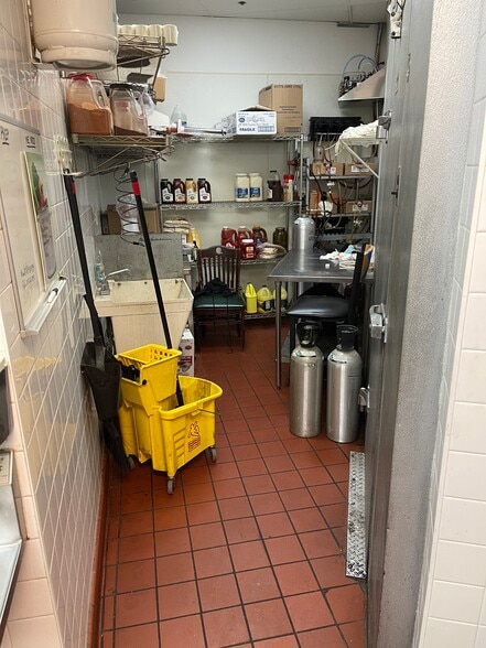 More Photos Of 42882 Truro Parish Dr, Ashburn Storefront For Sale