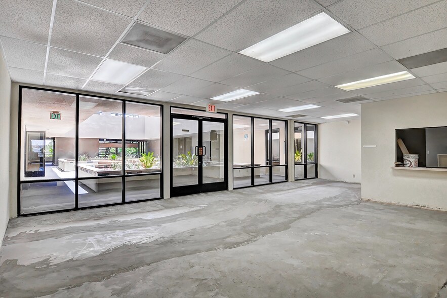 More Photos Of 1669 W Avenue J, Lancaster Medical For Lease