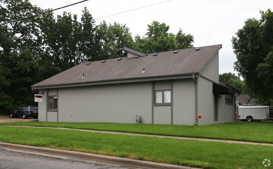More Photos Of 901 E Loula St, Olathe Office For Lease