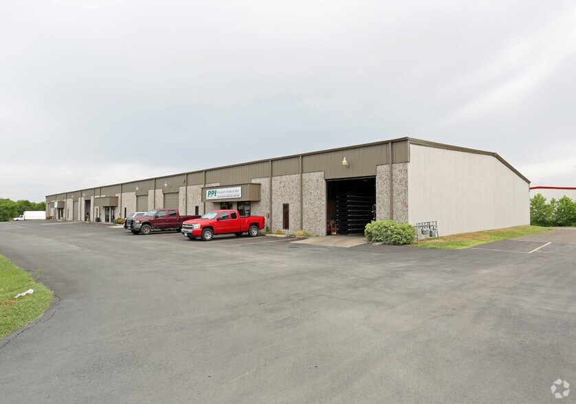 10001008 N Commercial Blvd, Arlington, TX 76001 Industrial For Lease
