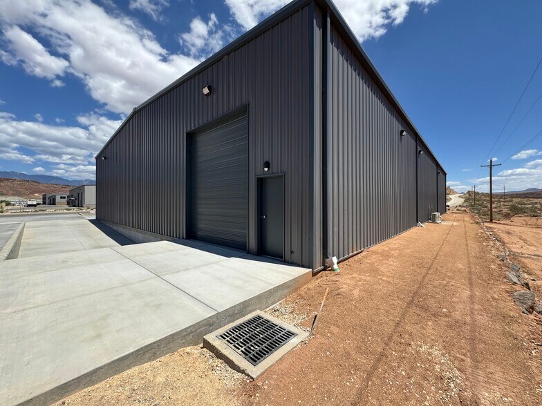 More Photos Of 3430 E Plant Dr, Washington Industrial For Lease