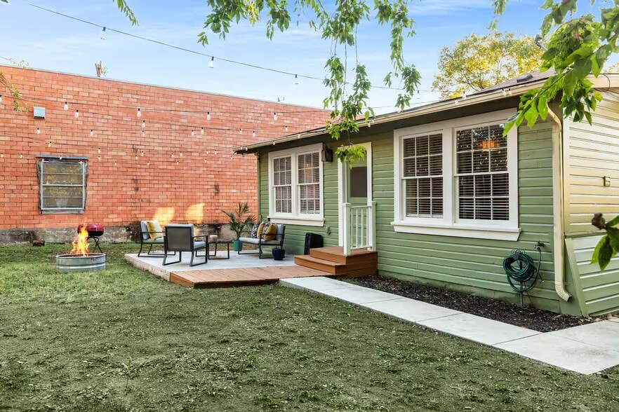 More Photos Of 724 N Cherry St, San Antonio Office For Sale