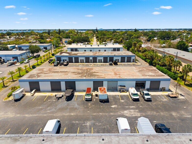 More Photos Of 895 NE Dixie Hwy, Jensen Beach Unknown For Lease
