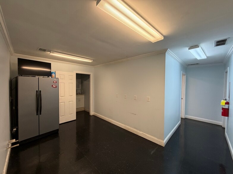 More Photos Of 5827 Powell Dr, Mableton Flex For Sale