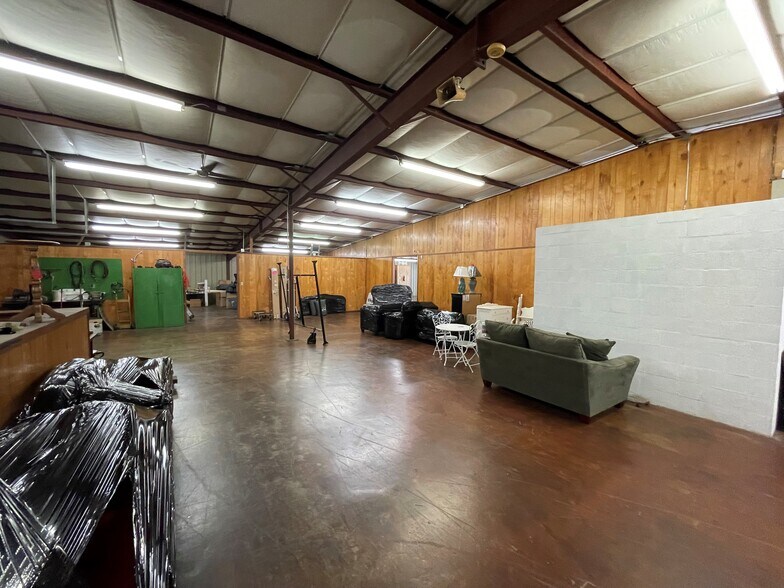 More Photos Of 3046 W Gentry Pky, Tyler Freestanding For Sale