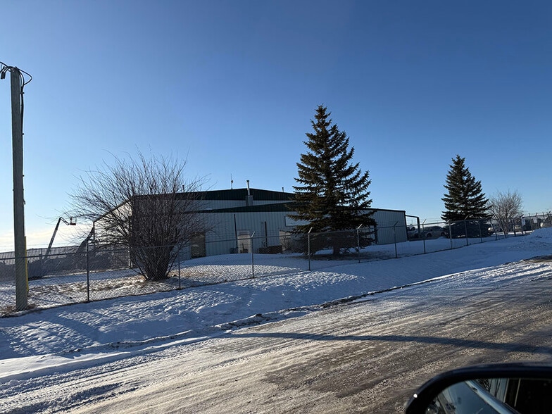 More Photos Of 8459 23rd Ave NE, Calgary Warehouse For Lease