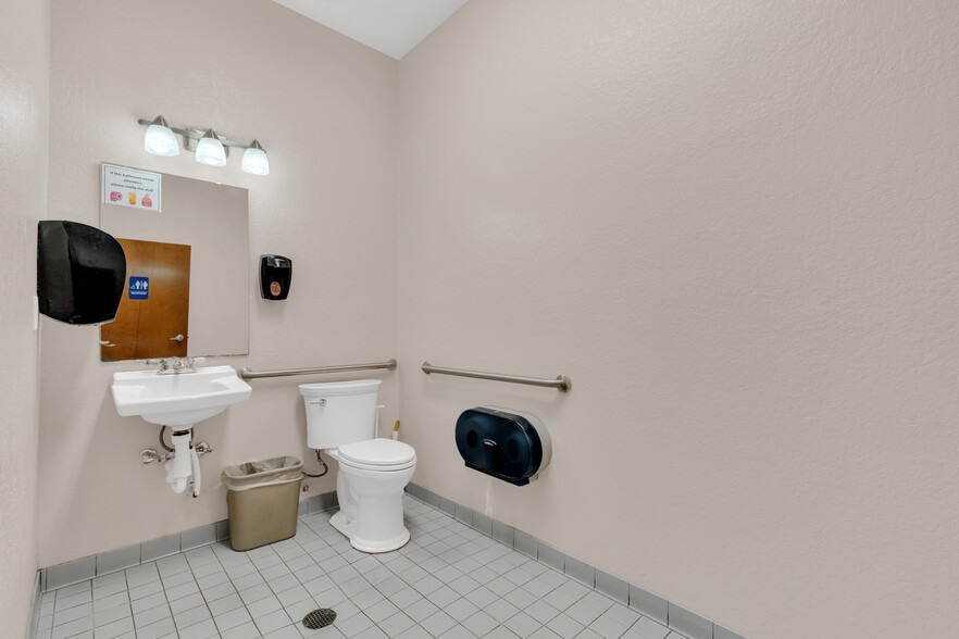 More Photos Of 901-911 N Central Ave, Kissimmee Medical For Sale