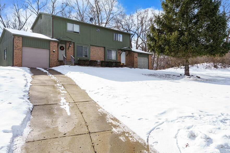 Primary Photo Of 223 Summit Rdg, White Lake Apartments For Sale