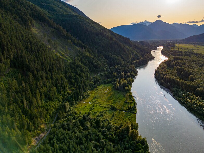 More Photos Of DL5148 Pemberton Waterfront, Mount Currie Land For Sale