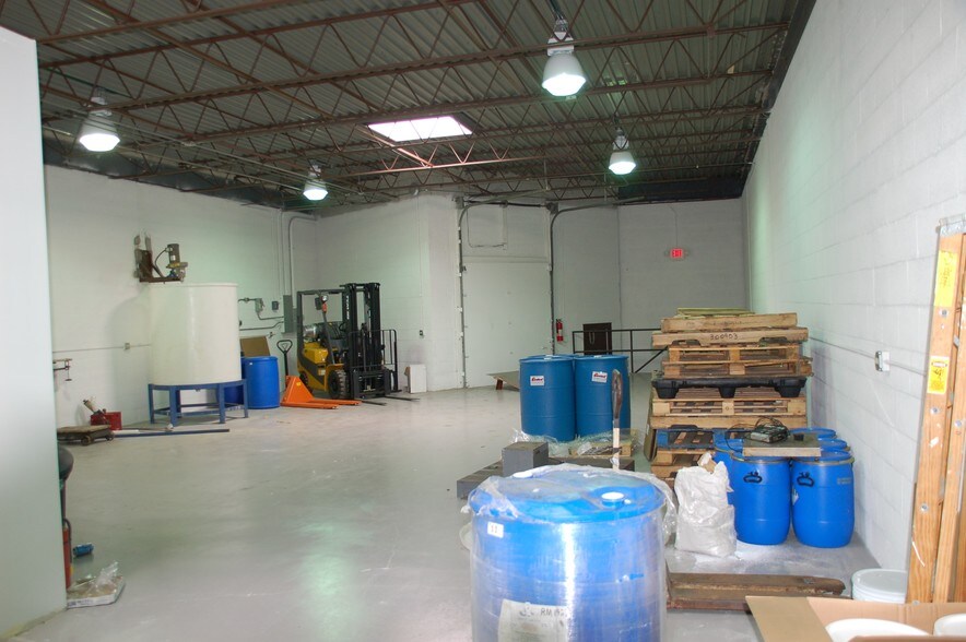 More Photos Of 500-566 W Taft Dr, South Holland Warehouse For Lease