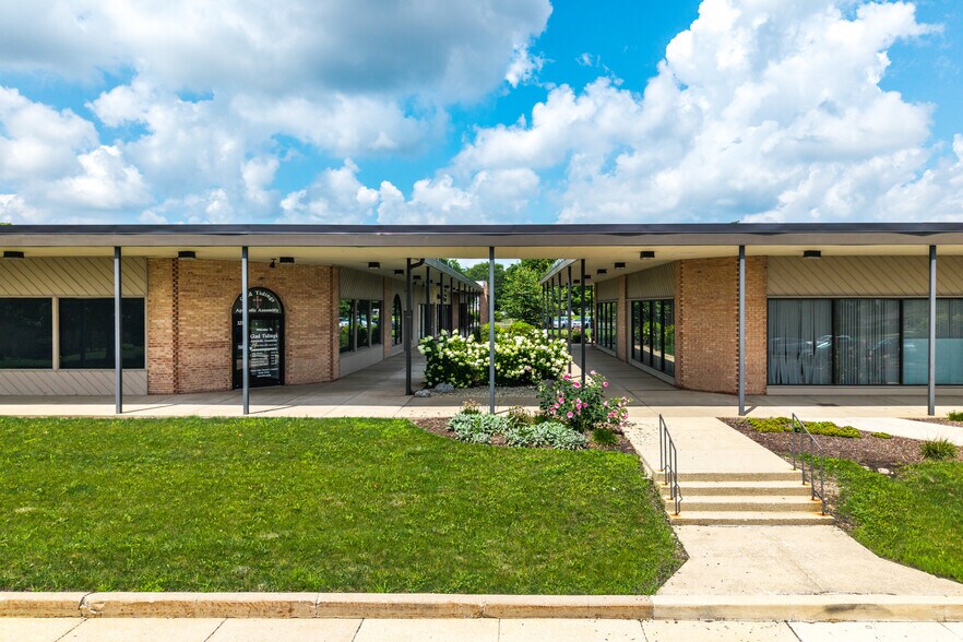 More Photos Of 391 Quadrangle Dr, Bolingbrook Office For Lease