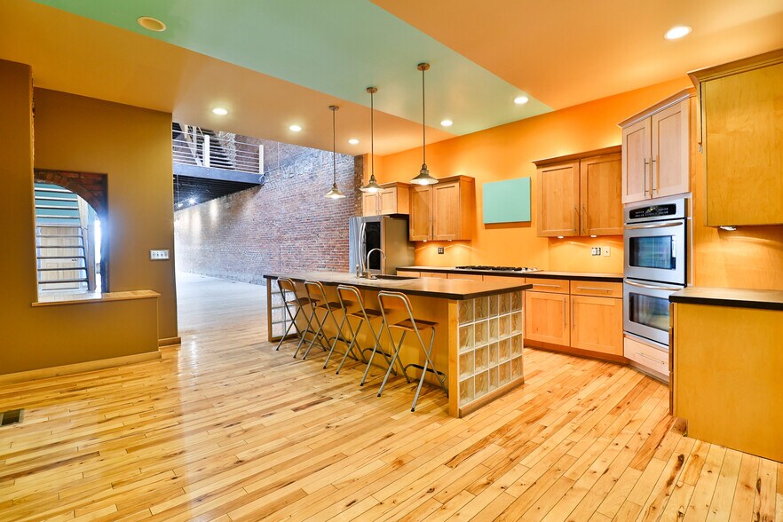 More Photos Of 102-104 W Columbus St, Kenton Office Residential For Sale