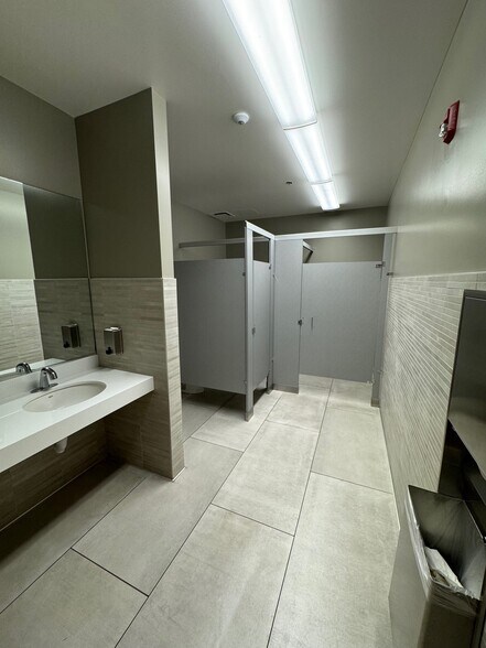 More Photos Of 25425 Orchard Village Rd, Santa Clarita Medical For Sale