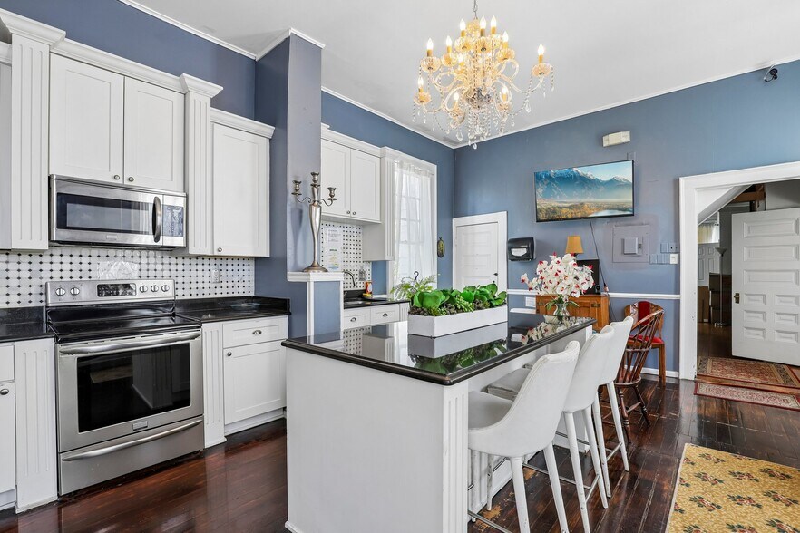 More Photos Of 421 Howard St, San Antonio Hospitality For Sale