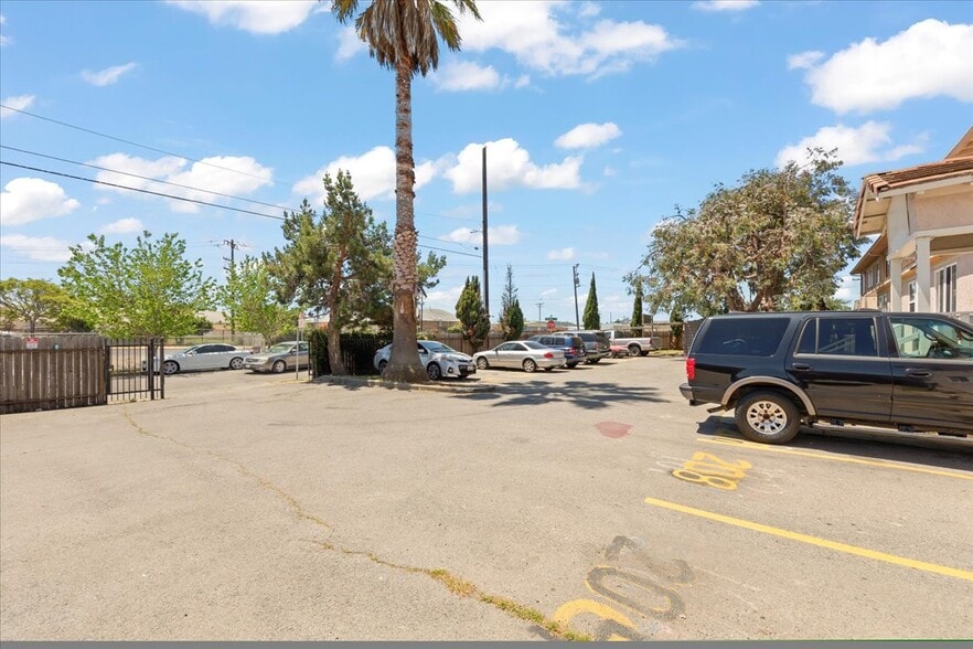 More Photos Of 2520 Ohio Ave, Richmond Apartments For Sale