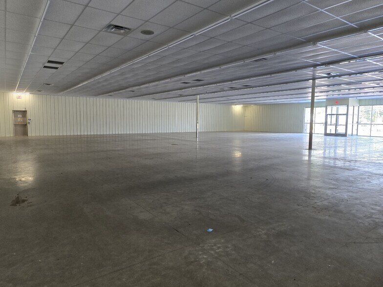 More Photos Of 10245 W Vienna Rd, Montrose Freestanding For Lease