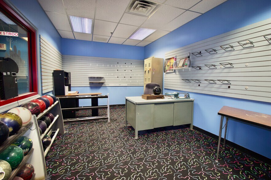 More Photos Of 157 Maple Carriage Dr, Lewisburg Bowling Alley For Sale