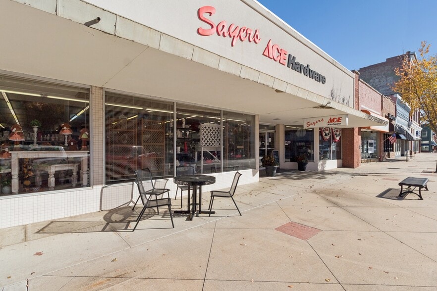 More Photos Of 314 N Penn Ave, Independence Freestanding For Sale