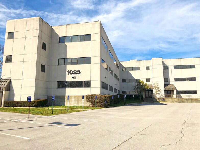 More Photos Of 1024 Capital Center Dr, Frankfort Unknown For Lease