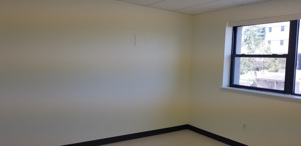 More Photos Of 29 Fairview St, Palisades Park Office For Lease