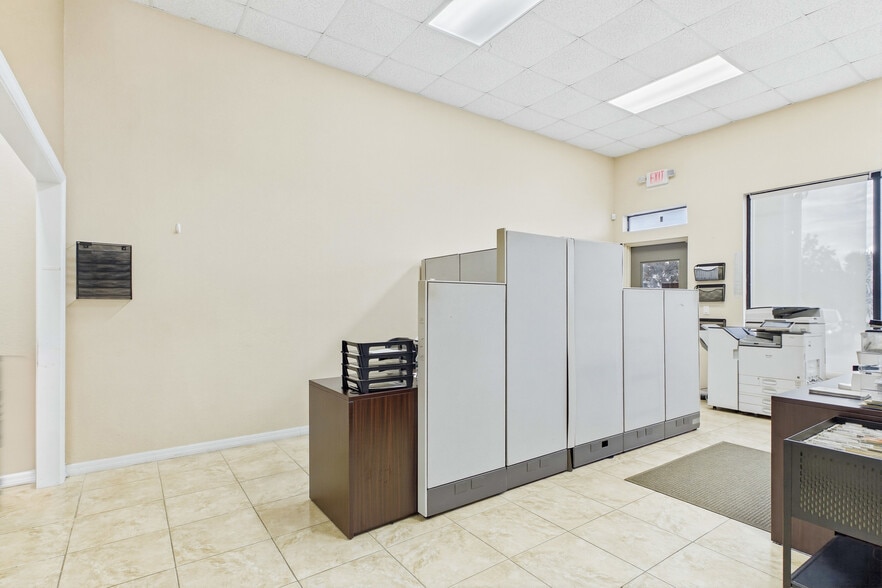 More Photos Of 1010 NE 9th St, Cape Coral Office For Sale
