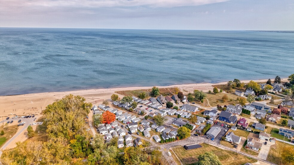 More Photos Of 54 McKinley St, Huron Bar For Sale