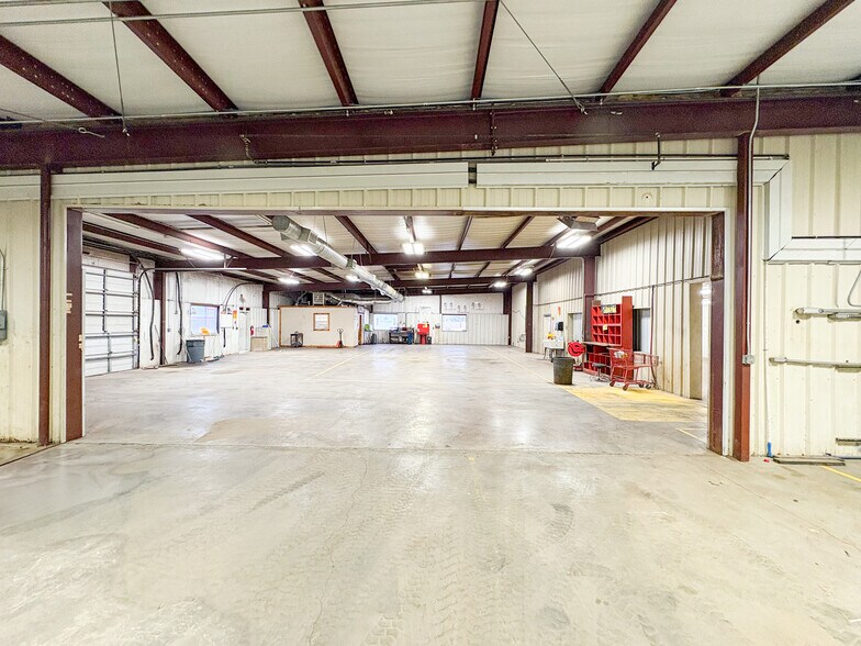 More Photos Of 200 N Pine St, Kermit Industrial For Sale