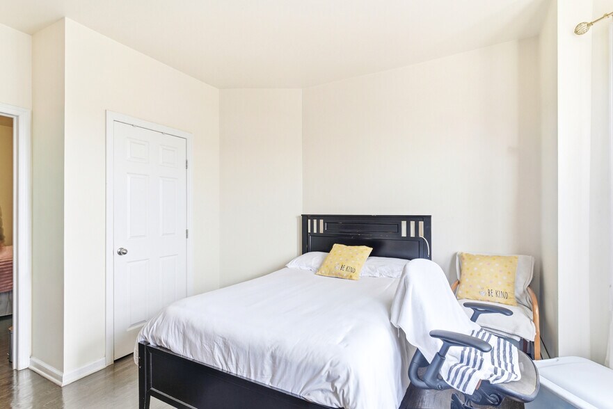 More Photos Of 237 Astor St, Newark Apartments For Sale