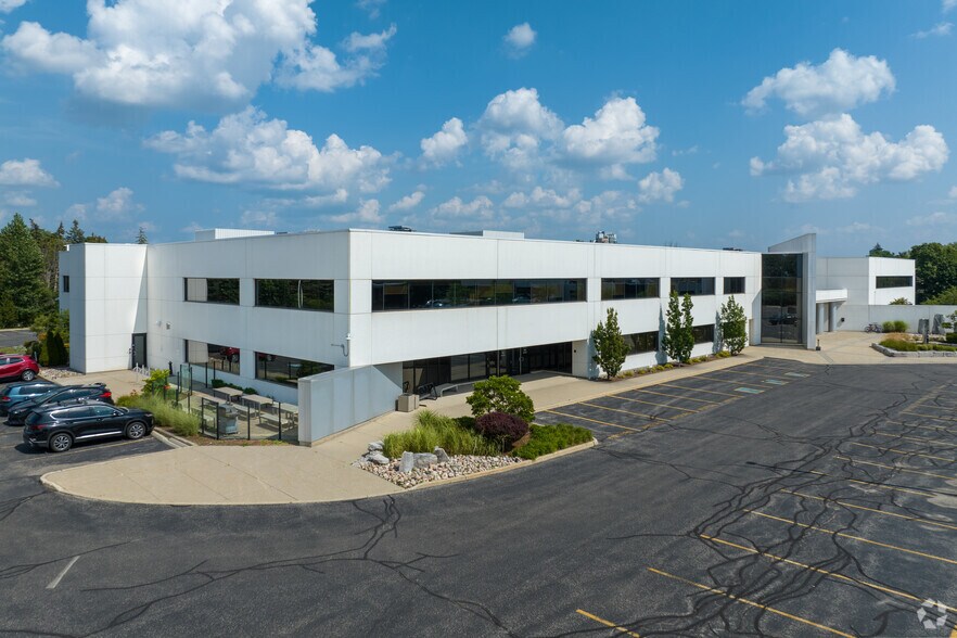 More Photos Of 410 Albert St, Waterloo Office For Lease