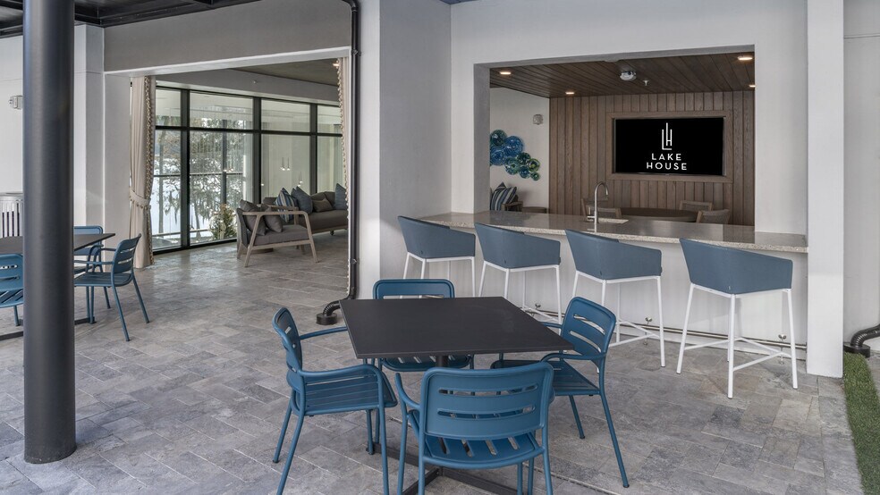 More Photos Of 295 NE Ivanhoe Blvd, Orlando Apartments For Lease