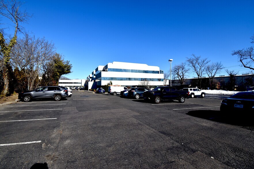 More Photos Of 775 Park Ave, Huntington Medical For Sale