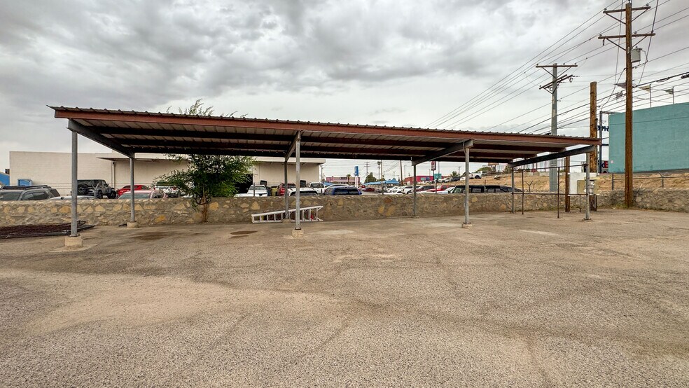 More Photos Of 1525 Common Dr, El Paso Flex For Lease