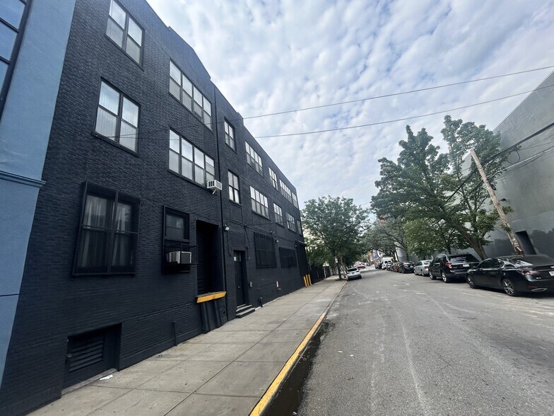 More Photos Of 35-18 37th St, Long Island City Manufacturing For Lease