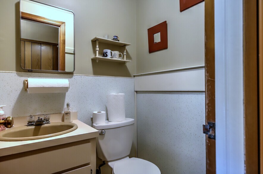 More Photos Of 471 Monroe Tpke, Monroe Medical For Lease