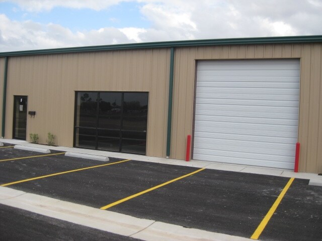 More Photos Of 301 E Cedar Ave, McAllen Warehouse For Lease