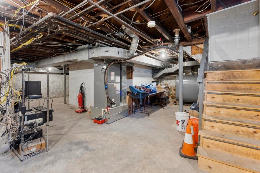 More Photos Of 158 East Ave, Norwalk Office For Lease